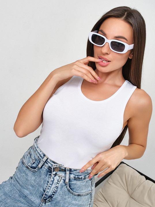 Майка вискозная однотонная белая