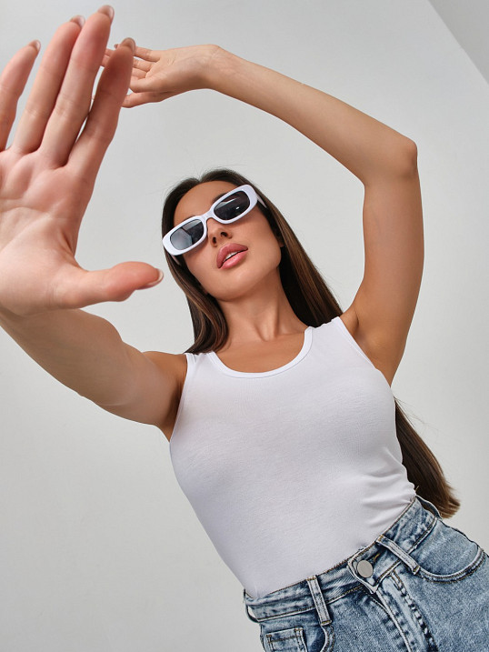 Майка вискозная однотонная белая